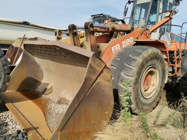 incarcator-frontal-fiat-hitachi-big-4